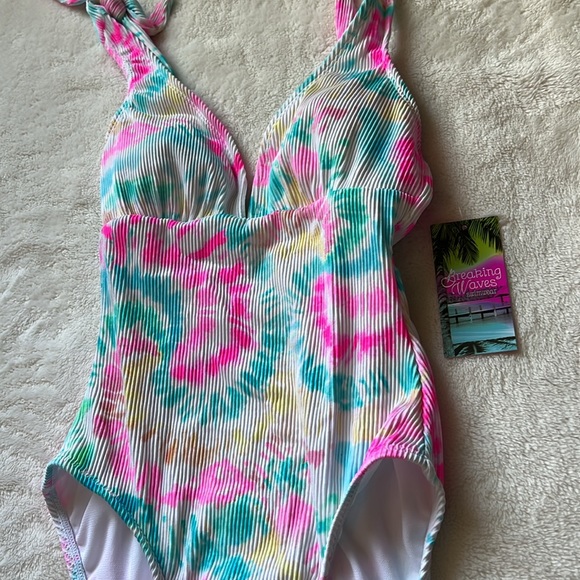 NWT, XS Breaking Waves tie-dye Textured One-Piece Swimsuit - Picture 4 of 8